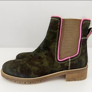 Boden Freya Chelsea Boots Camo Calf Hair Metallic Pink Green NWOT Size EU37 US 6